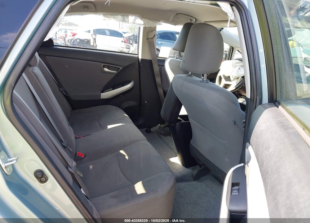 2015 TOYOTA PRIUS VIN: JTDKN3DU2F1993996