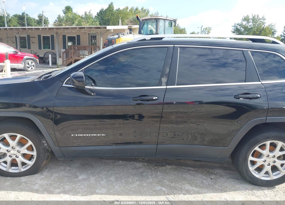 2018 JEEP CHEROKEE LATITUDE FWD VIN: 1C4PJLCB4JD595102