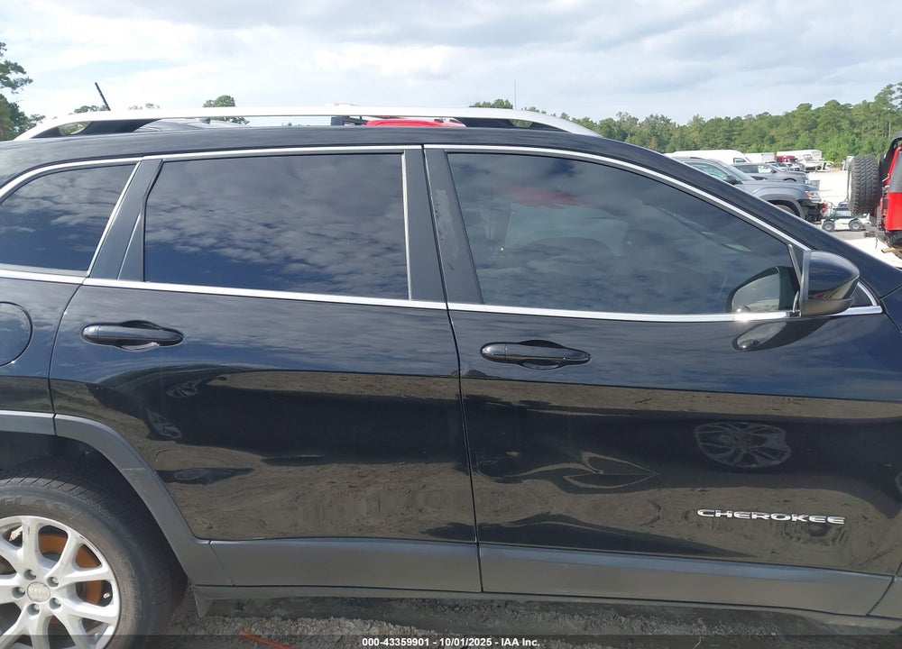 2018 JEEP CHEROKEE LATITUDE FWD VIN: 1C4PJLCB4JD595102