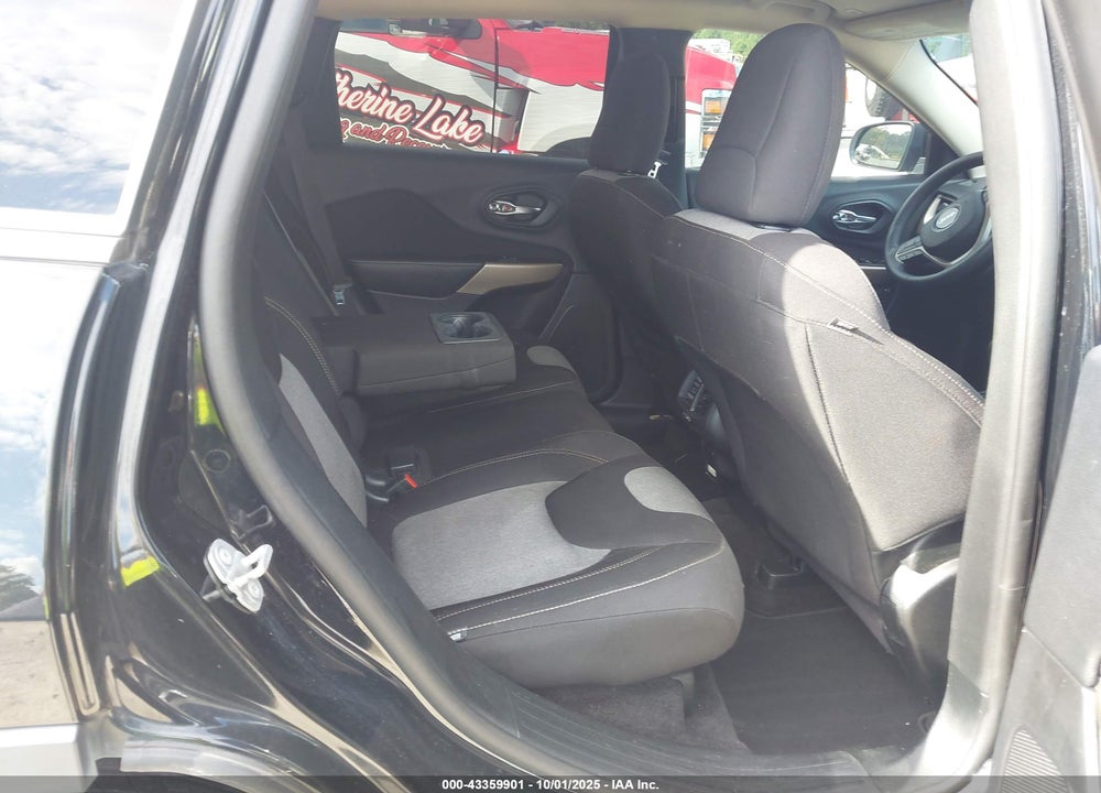 2018 JEEP CHEROKEE LATITUDE FWD VIN: 1C4PJLCB4JD595102