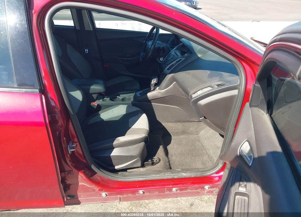 2014 FORD FOCUS VIN: 1FADP3K20EL271522