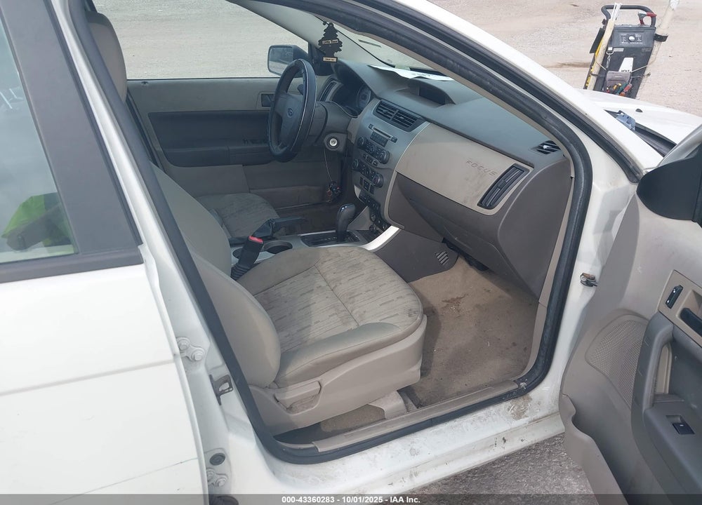 2011 FORD FOCUS SE VIN: 1FAHP3FN5BW129425