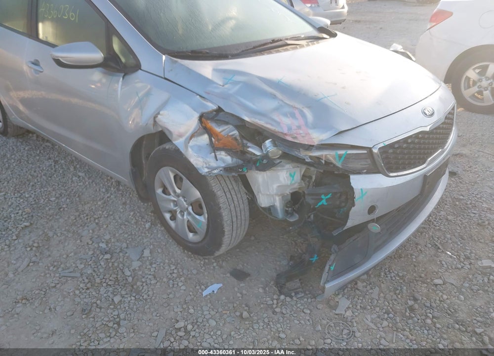 2017 KIA FORTE VIN: 3KPFL4A75HE037102