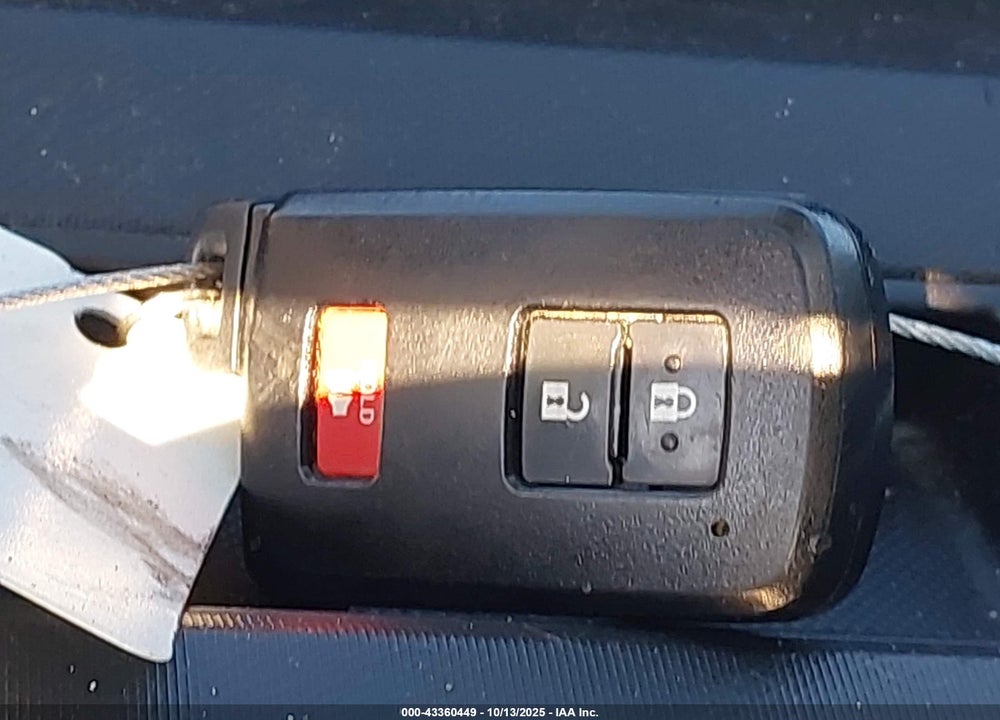 2015 TOYOTA PRIUS C VIN: JTDKDTB34F1582239
