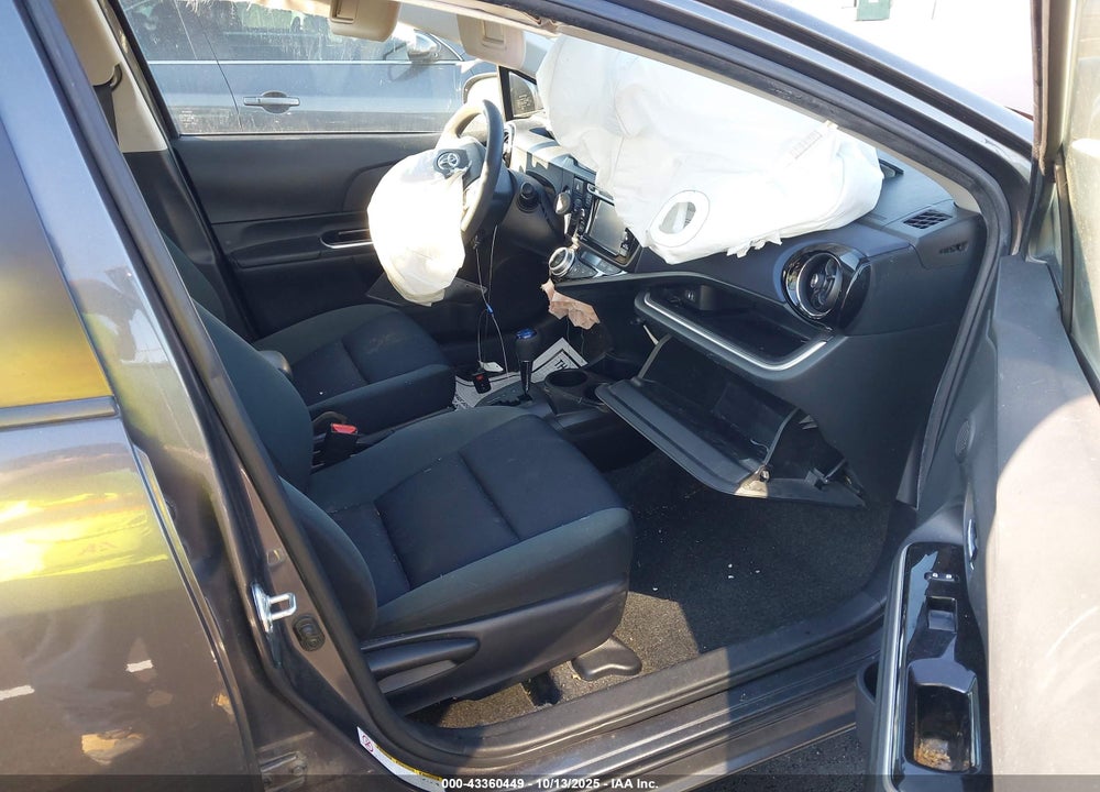 2015 TOYOTA PRIUS C VIN: JTDKDTB34F1582239