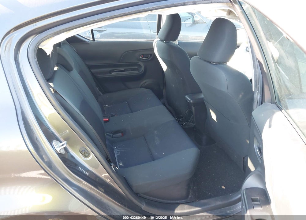 2015 TOYOTA PRIUS C VIN: JTDKDTB34F1582239