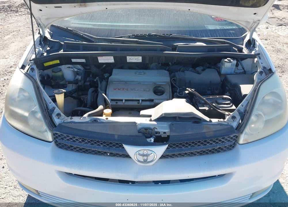 2005 TOYOTA SIENNA XLE VIN: 5TDBA22C25S029996