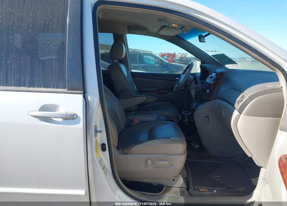 2005 TOYOTA SIENNA XLE VIN: 5TDBA22C25S029996