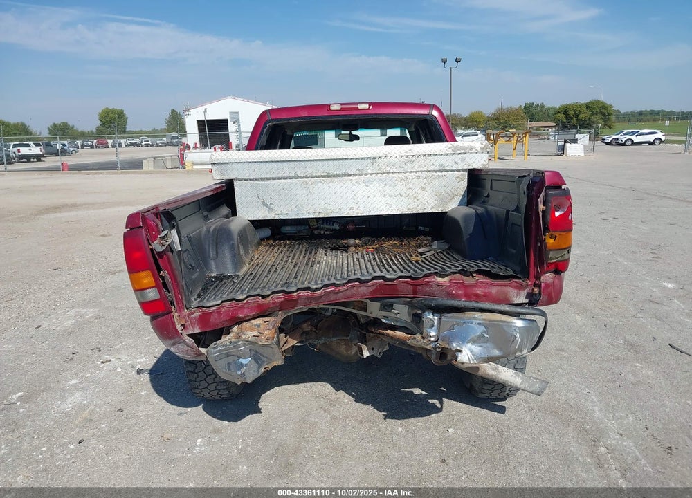 2005 GMC SIERRA 2500HD SLT VIN: 1GTHK23U15F806683