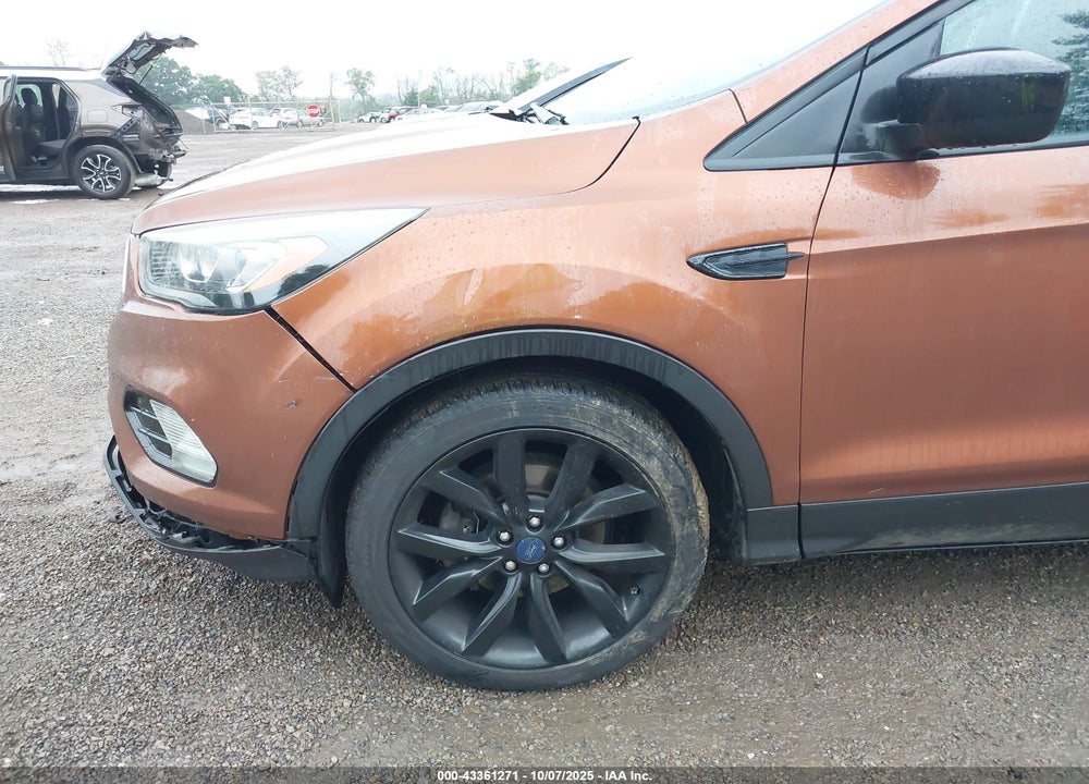 2017 FORD ESCAPE VIN: 1FMCU9G92HUE32454