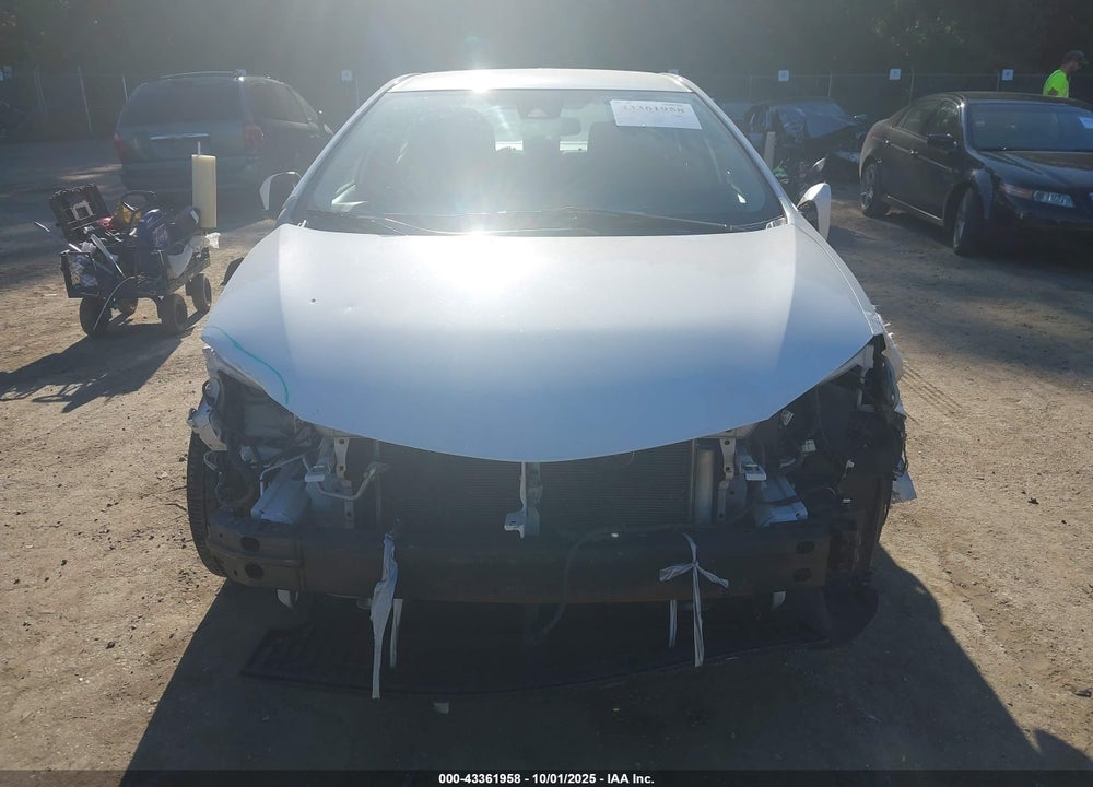 2018 TOYOTA COROLLA LE VIN: 2T1BURHE8JC987780