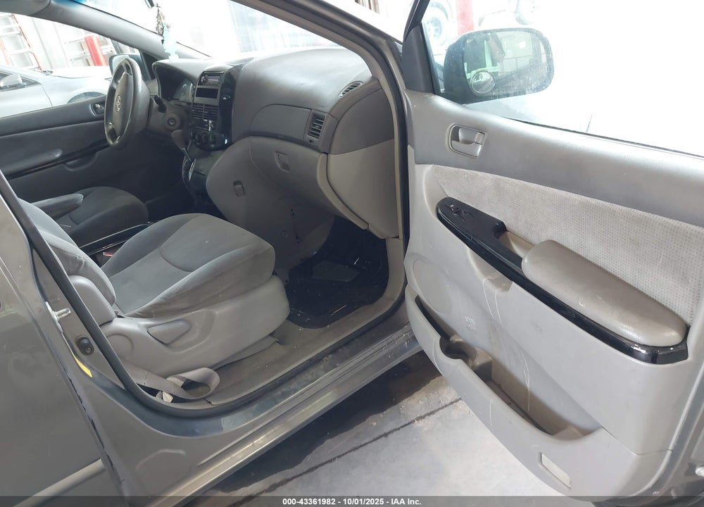 2004 TOYOTA SIENNA LE VIN: 5TDZA23C24S164407