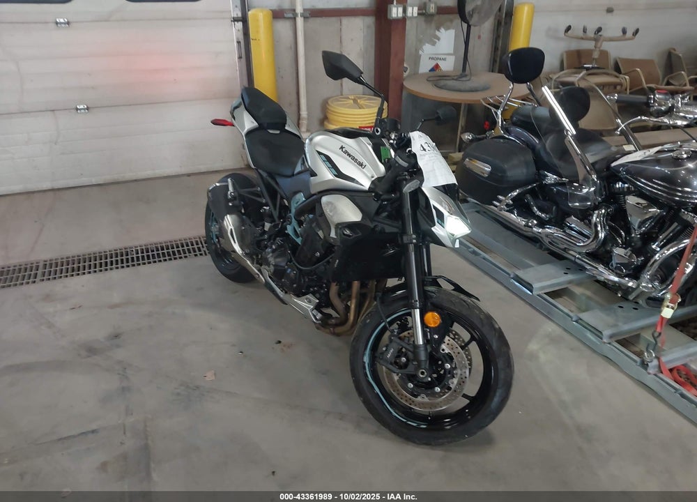 2025 KAWASAKI ZR900 S VIN: ML5ZRDS17SDA01004