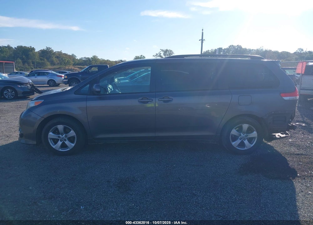 2013 TOYOTA SIENNA LE V6 8 PASSENGER VIN: 5TDKK3DC2DS376047