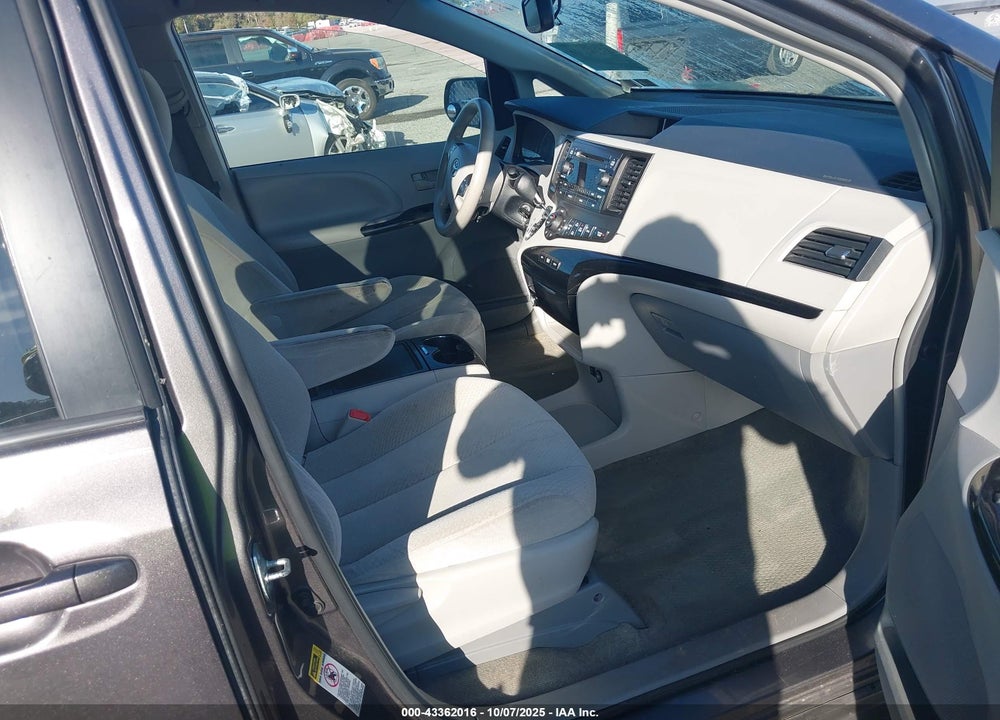 2013 TOYOTA SIENNA LE V6 8 PASSENGER VIN: 5TDKK3DC2DS376047