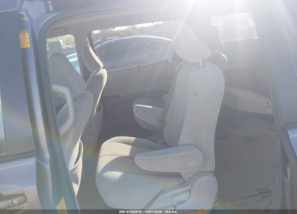 2013 TOYOTA SIENNA LE V6 8 PASSENGER VIN: 5TDKK3DC2DS376047