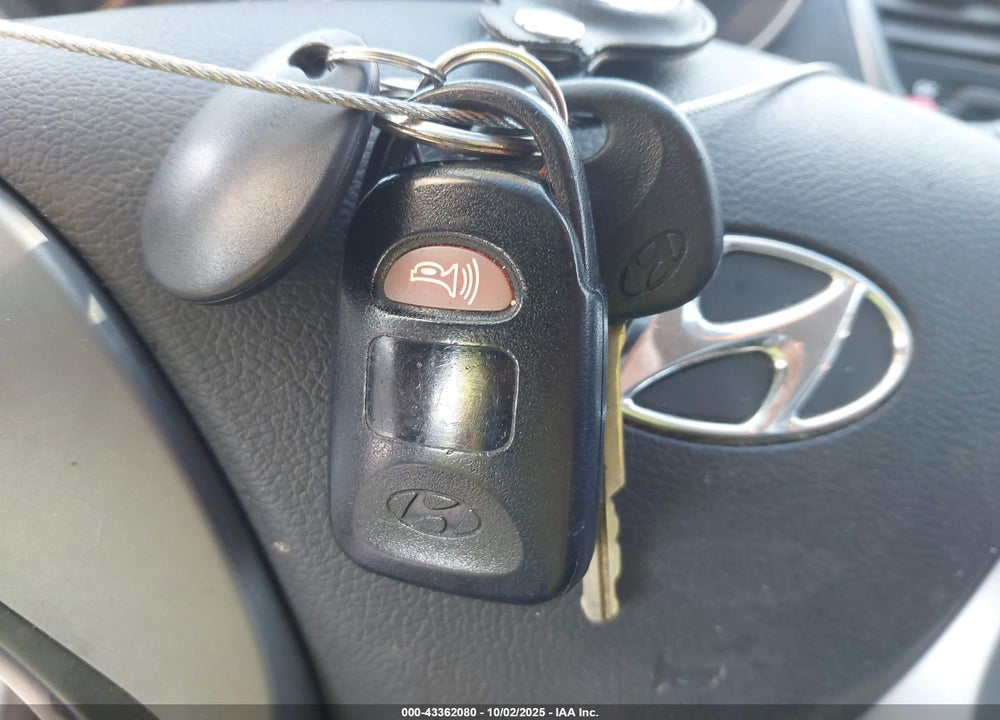 2016 HYUNDAI ELANTRA VIN: 5NPDH4AE7GH753453