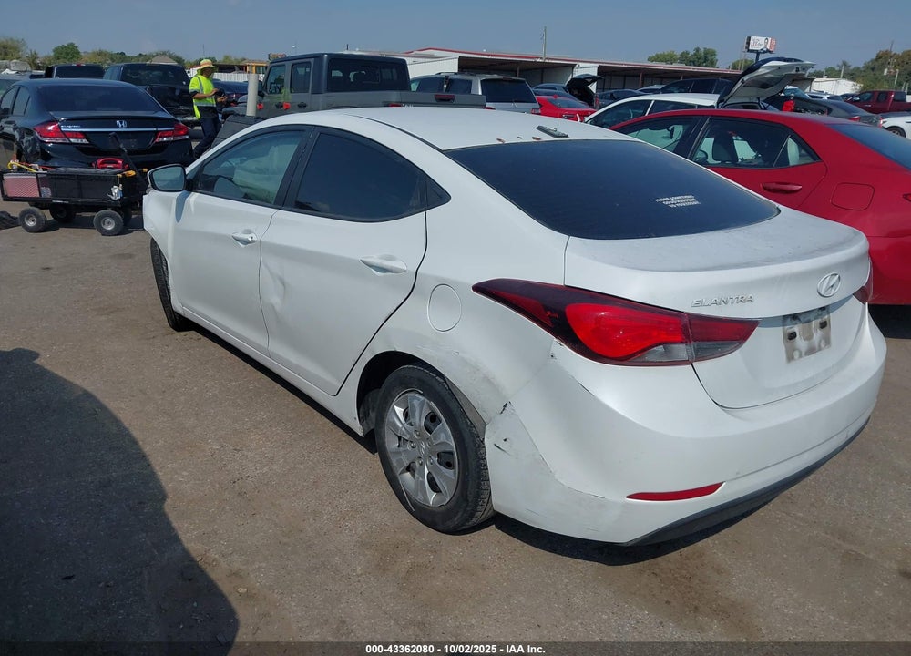 2016 HYUNDAI ELANTRA VIN: 5NPDH4AE7GH753453