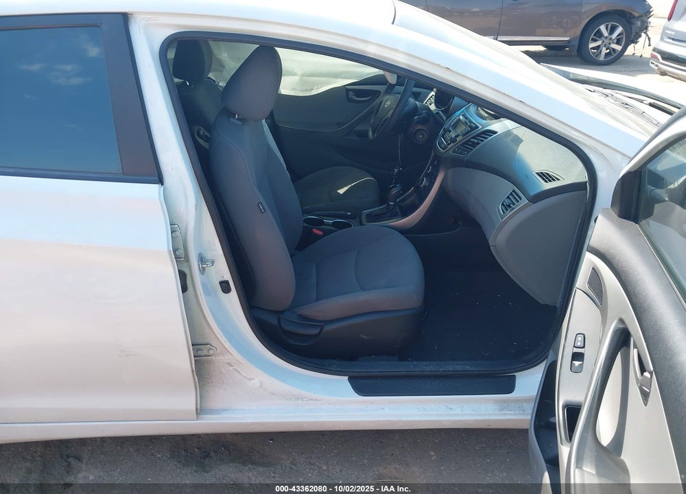 2016 HYUNDAI ELANTRA VIN: 5NPDH4AE7GH753453