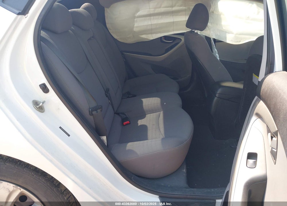 2016 HYUNDAI ELANTRA VIN: 5NPDH4AE7GH753453