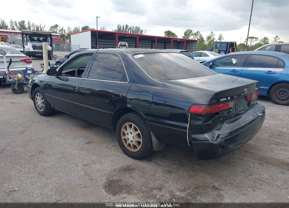 1999 TOYOTA CAMRY LE VIN: 4T1BG28KXXU561908