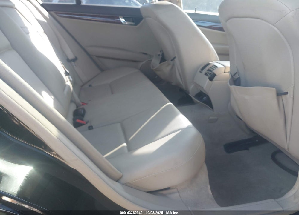 2011 MERCEDES-BENZ C CLASS VIN: WDDGF8BB0BR165285