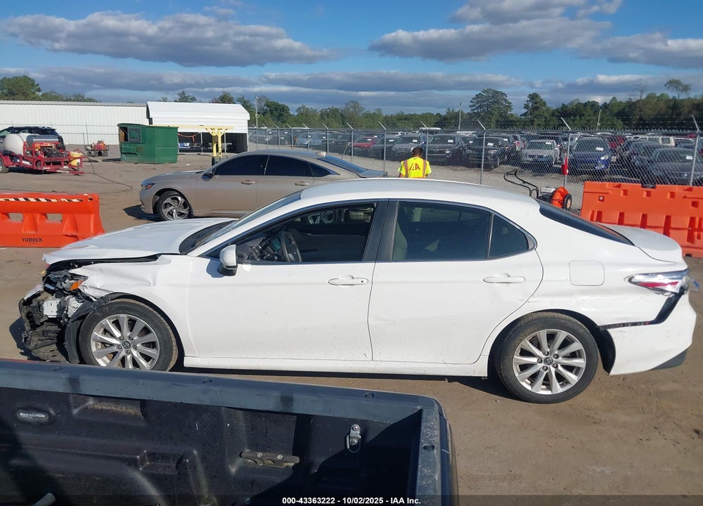 2018 TOYOTA CAMRY VIN: 4T1B11HK4JU577993