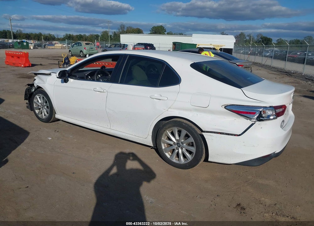 2018 TOYOTA CAMRY VIN: 4T1B11HK4JU577993