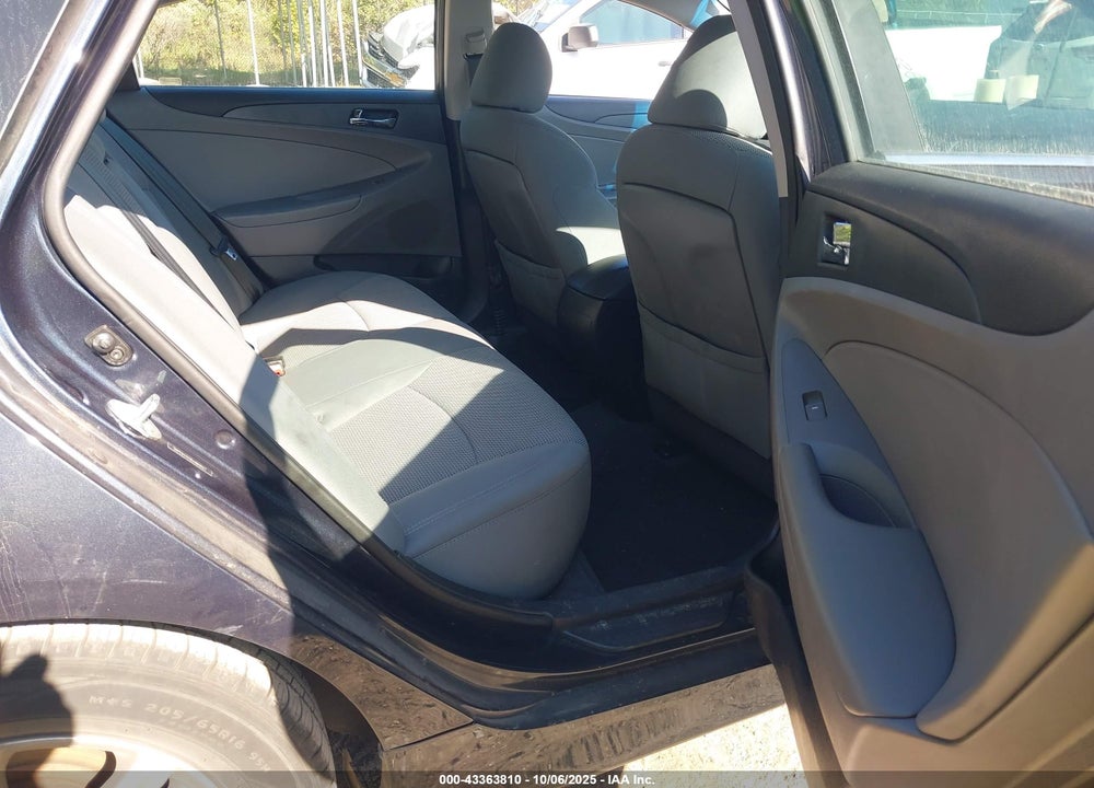 2014 HYUNDAI SONATA GLS VIN: 5NPEB4AC0EH869627