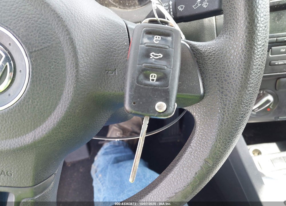 2012 VOLKSWAGEN JETTA 2.5L SE VIN: 3VWDP7AJ8CM111116