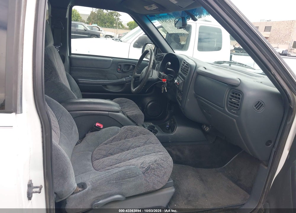 2000 GMC SONOMA VIN: 1GTCS19W8Y8209603