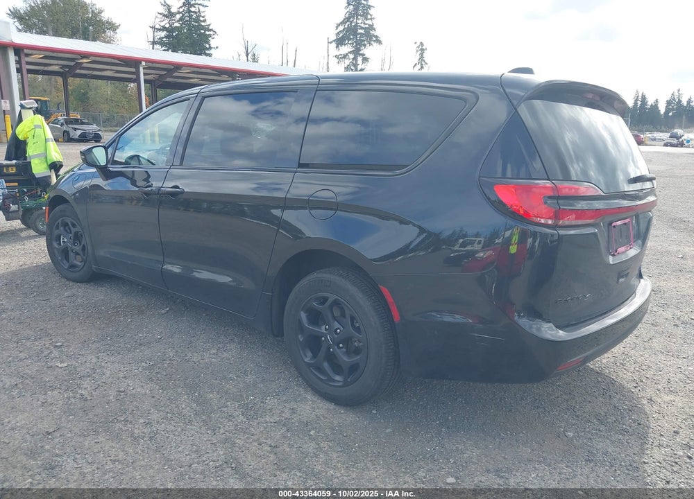 2022 CHRYSLER PACIFICA HYBRID TOURING L VIN: 2C4RC1L72NR209427