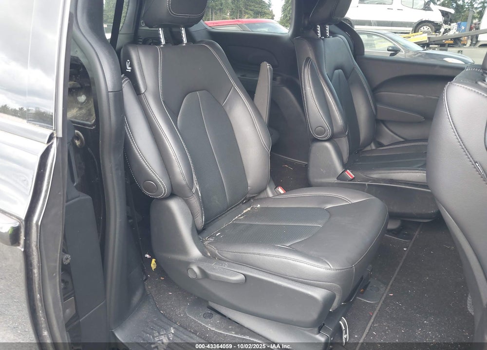 2022 CHRYSLER PACIFICA HYBRID TOURING L VIN: 2C4RC1L72NR209427