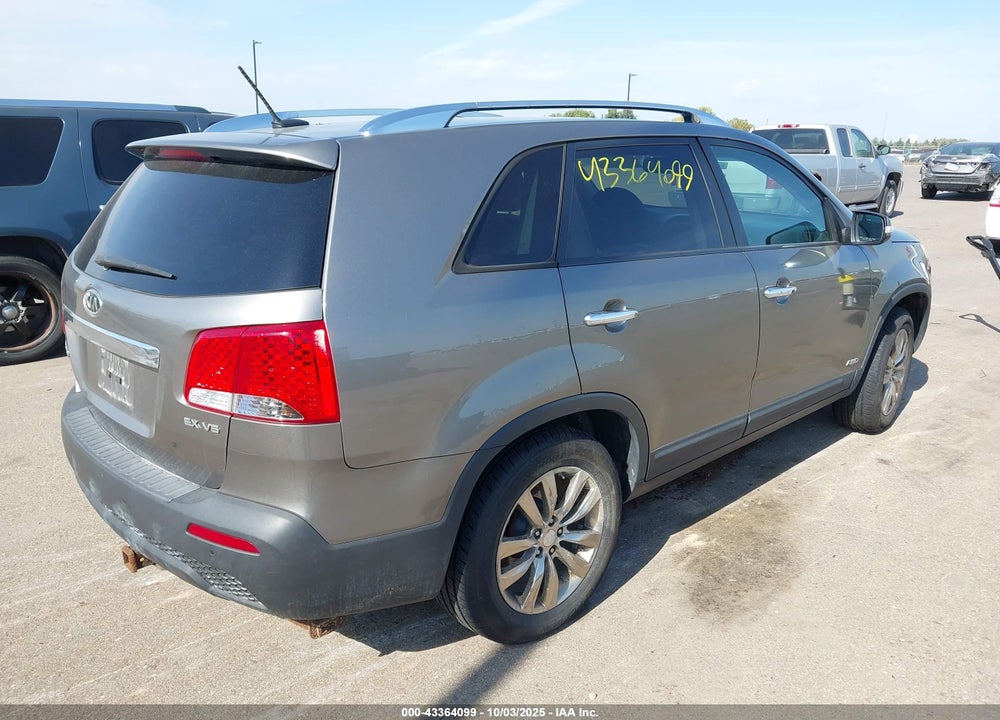 2011 KIA SORENTO EX V6 VIN: 5XYKUDA2XBG117148