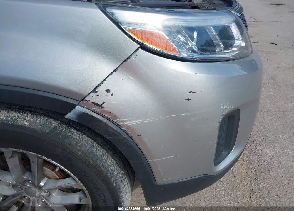 2015 KIA SORENTO VIN: 5XYKTCA65FG568235