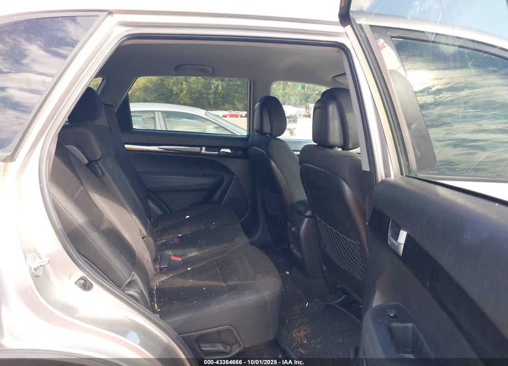 2015 KIA SORENTO VIN: 5XYKTCA65FG568235