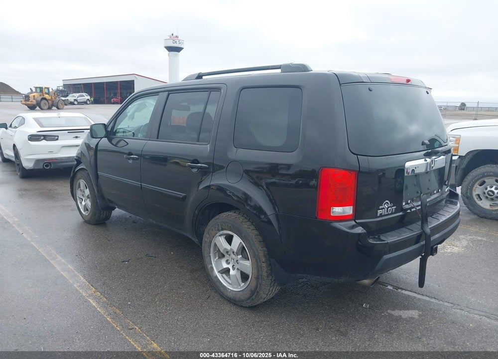 2011 HONDA PILOT EX-L VIN: 5FNYF4H51BB029486