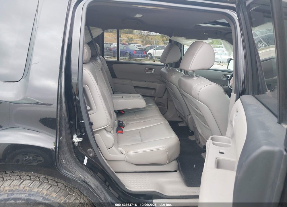 2011 HONDA PILOT EX-L VIN: 5FNYF4H51BB029486