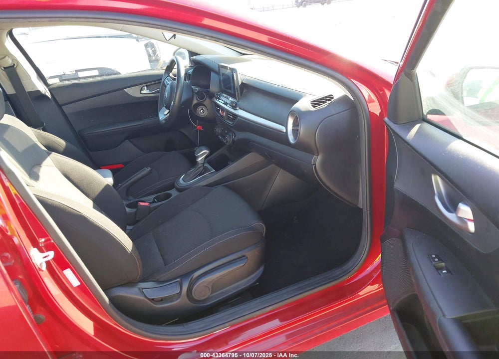 2019 KIA FORTE LXS VIN: 3KPF24AD8KE081756