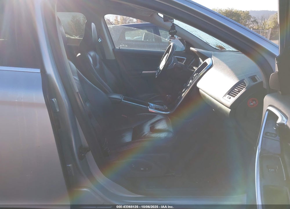 2012 VOLVO XC60 VIN: YV4902DZ0C2335437