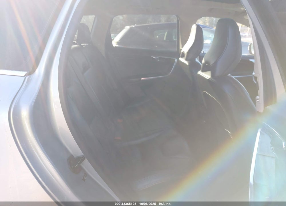 2012 VOLVO XC60 VIN: YV4902DZ0C2335437