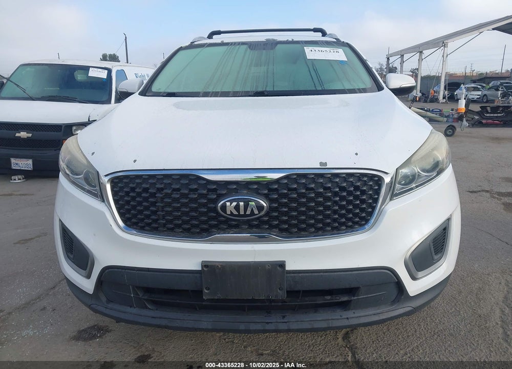 2016 KIA SORENTO VIN: 5XYPG4A31GG031174