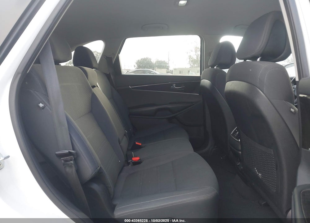 2016 KIA SORENTO VIN: 5XYPG4A31GG031174