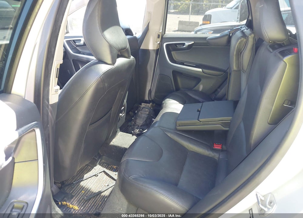 2016 VOLVO XC60 T5 PREMIER VIN: YV4612RK5G2831142