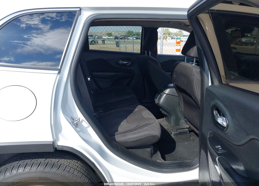 2015 JEEP CHEROKEE LATITUDE VIN: 1C4PJMCB5FW715362