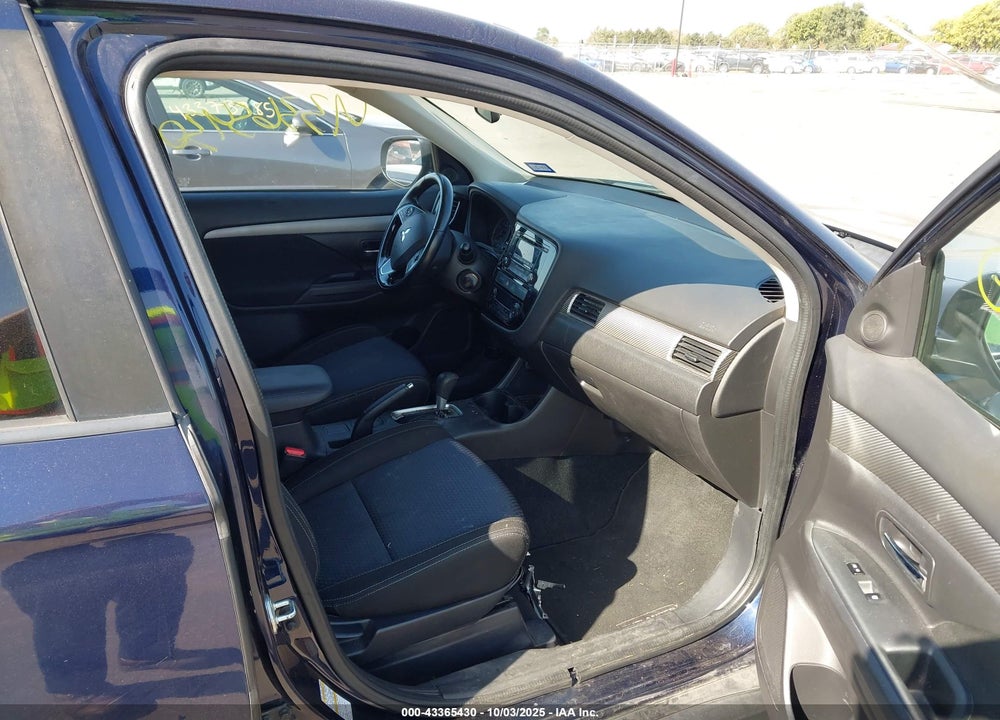 2016 MITSUBISHI OUTLANDER ES VIN: JA4AD2A30GZ038535