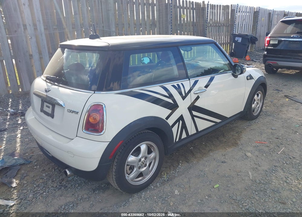 2007 MINI COOPER VIN: WMWMF33587TT58378