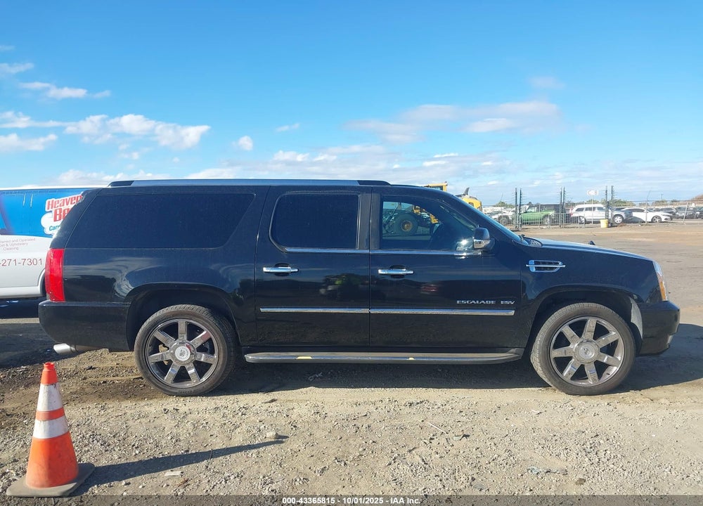 2011 CADILLAC ESCALADE ESV LUXURY VIN: 1GYS4HEF4BR354623