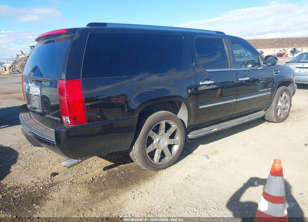2011 CADILLAC ESCALADE ESV LUXURY VIN: 1GYS4HEF4BR354623