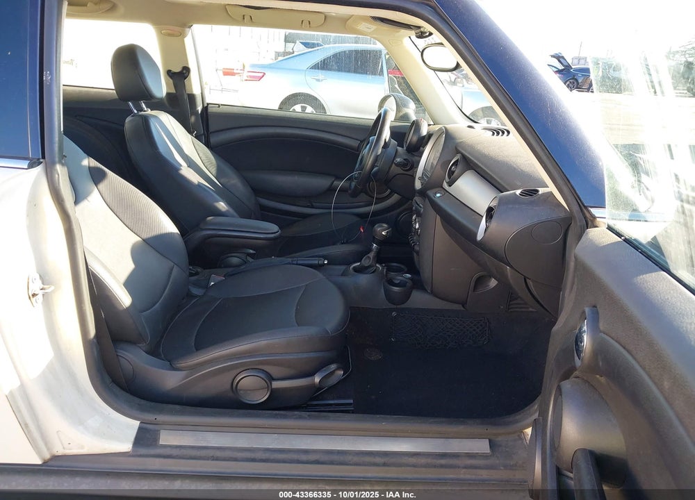 2013 MINI HARDTOP COOPER VIN: WMWSU3C52DT678241